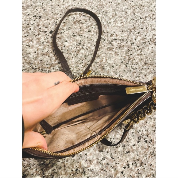 Michael Kors brown leather crossbody w goldaccents - Picture 3 of 4
